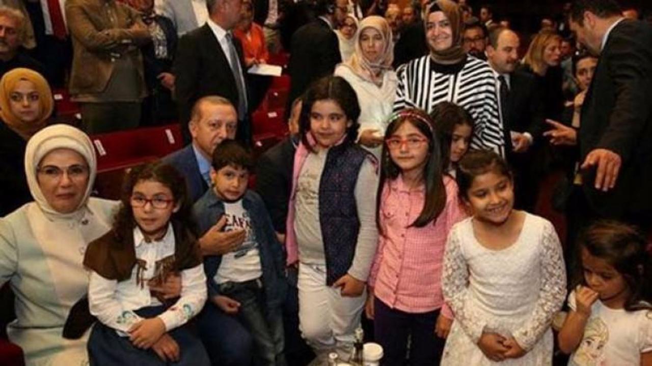 Erdoğan'a büyük ilgi! Çocuklarla birlikte izledi