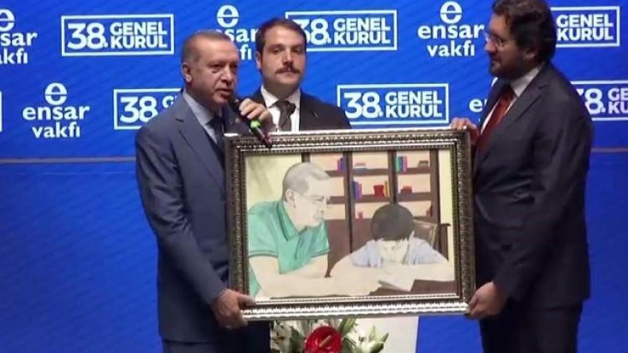 Erdoğan'ı duygulandıran hediye! Duvara asacağım