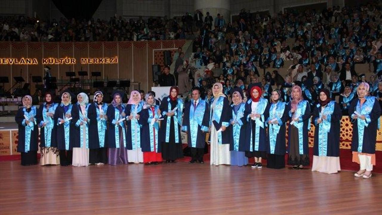NEÜ İlahiyat Fakültesi'nde mezuniyet