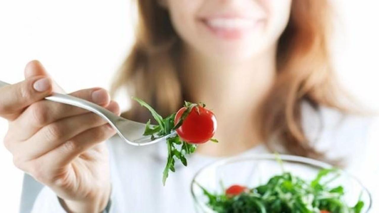 Erken yaşta diyet gen&ccedil; kızlar i&ccedil;in riskli!