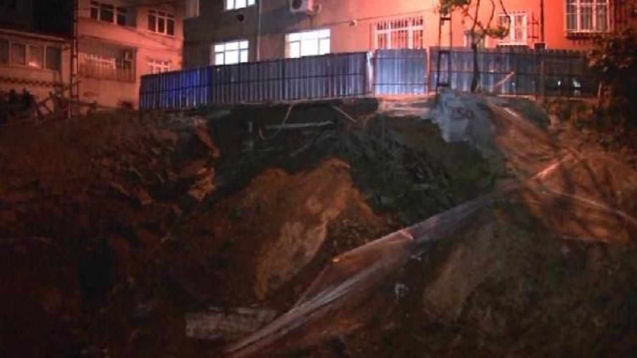 Ey&uuml;p'te gergin gece! Mahalleli sokağa d&ouml;k&uuml;ld&uuml;