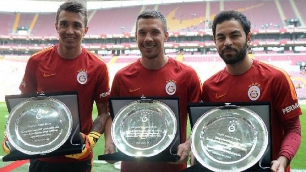 Galatasaray'ın 3 yıldızına plaket
