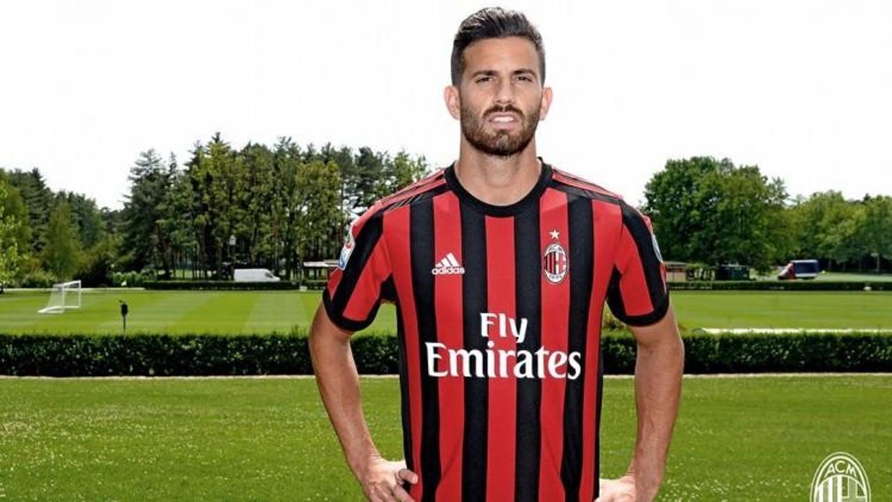 Milan ilk transferini savunmaya yaptı