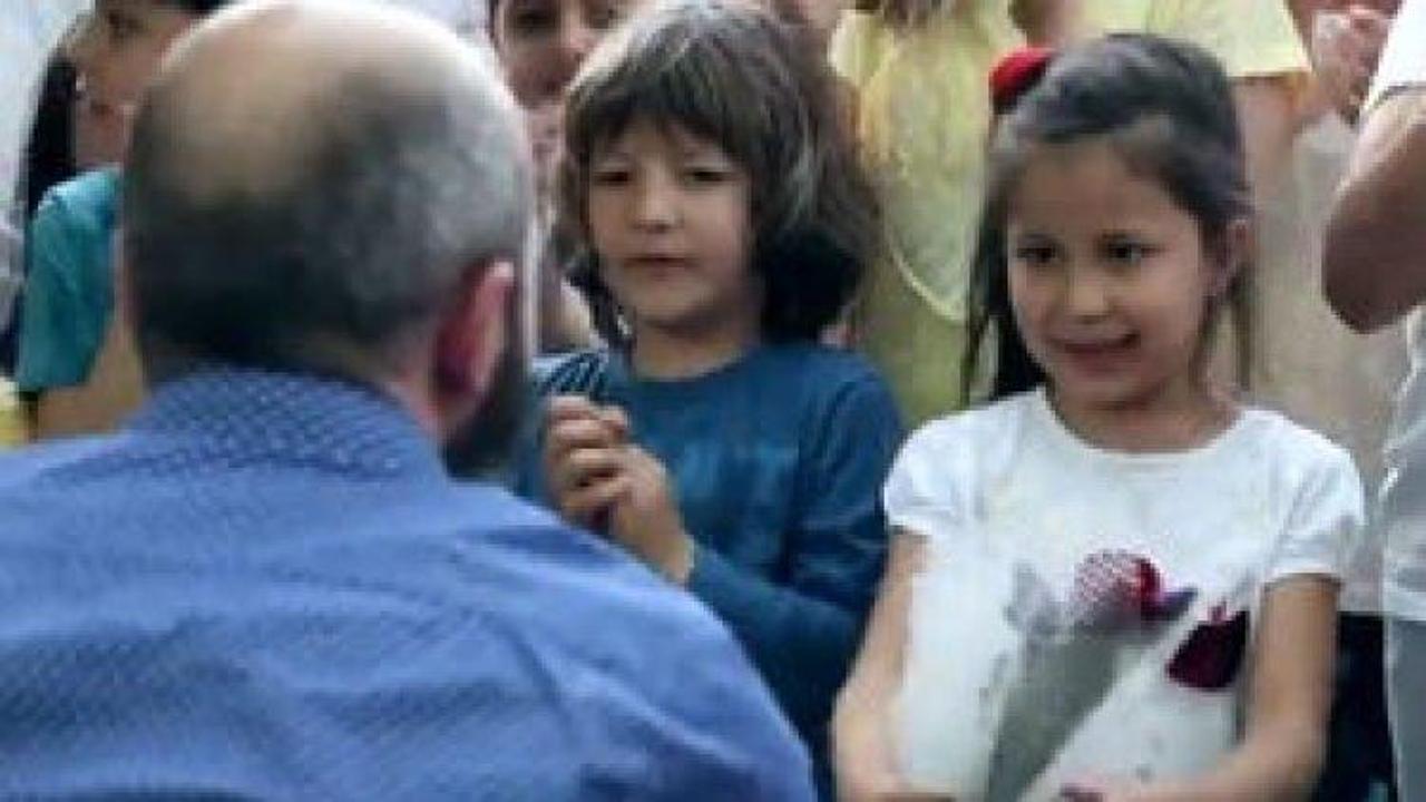 Sağlık Bakanlığı o kişilere çiçek dağıttı!