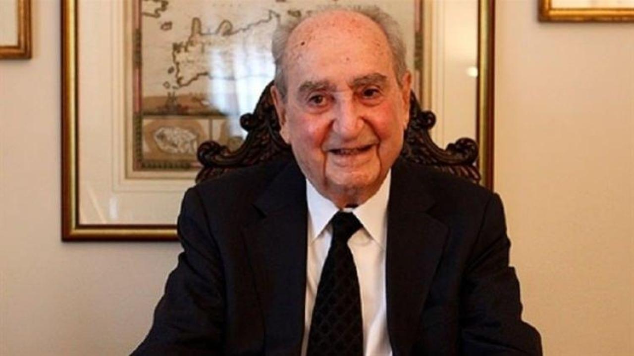 Yunanistan'ın eski başbakanı hayatını kaybetti