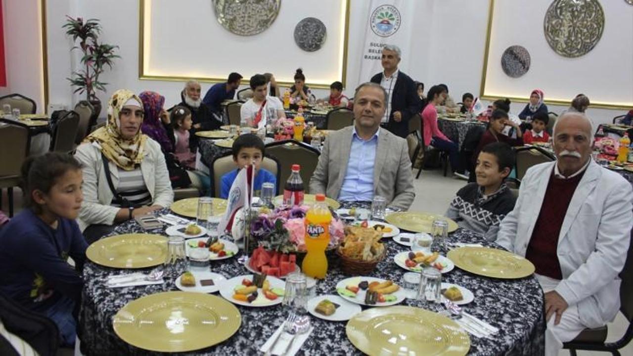 Suluova Belediyesi yetim çocuklara iftar verdi
