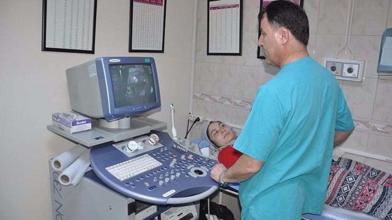 Ayağı gelişmeyen bebeğe anne karnında operasyon