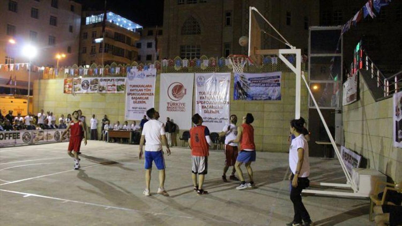 Hakkari'de sokak basketbolu turnuvası