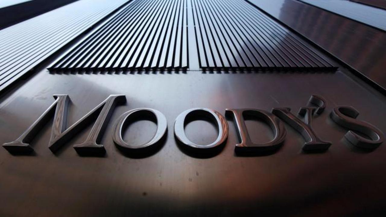 Moody's G.Afrika'nın notunu düşürdü