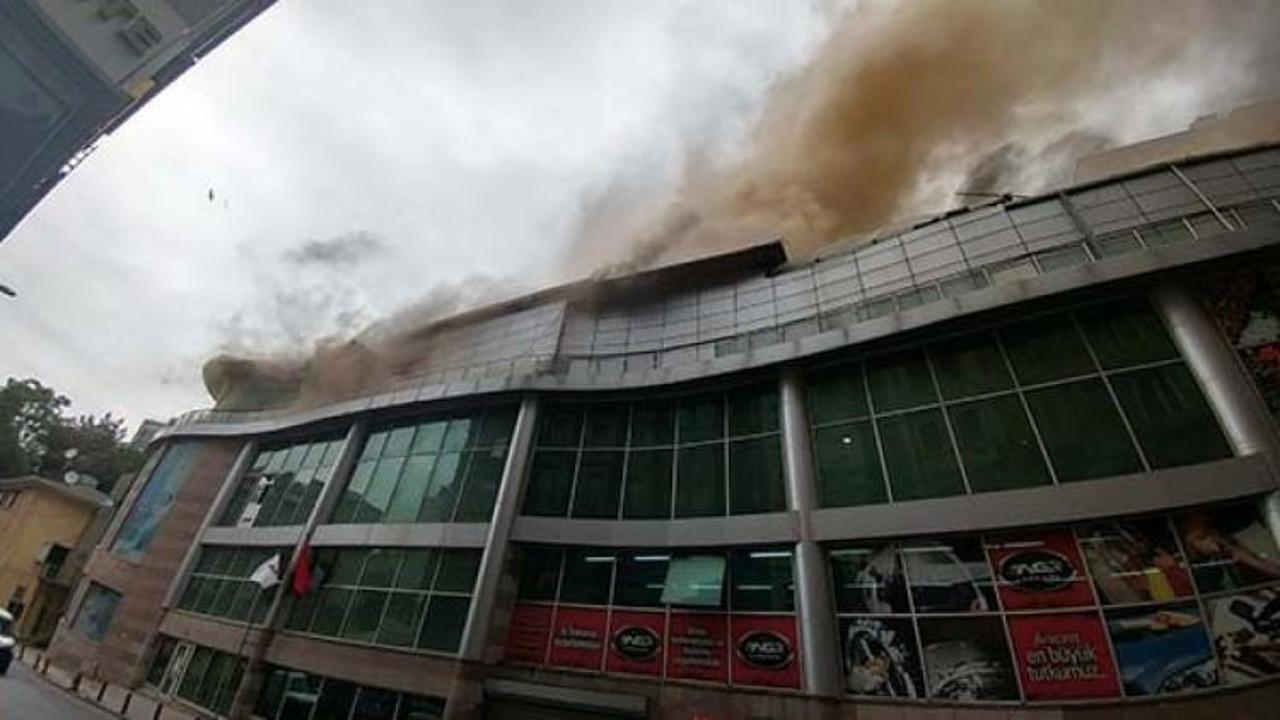 Taksim'de büyük yangın! Çok sayıda ekip bölgede