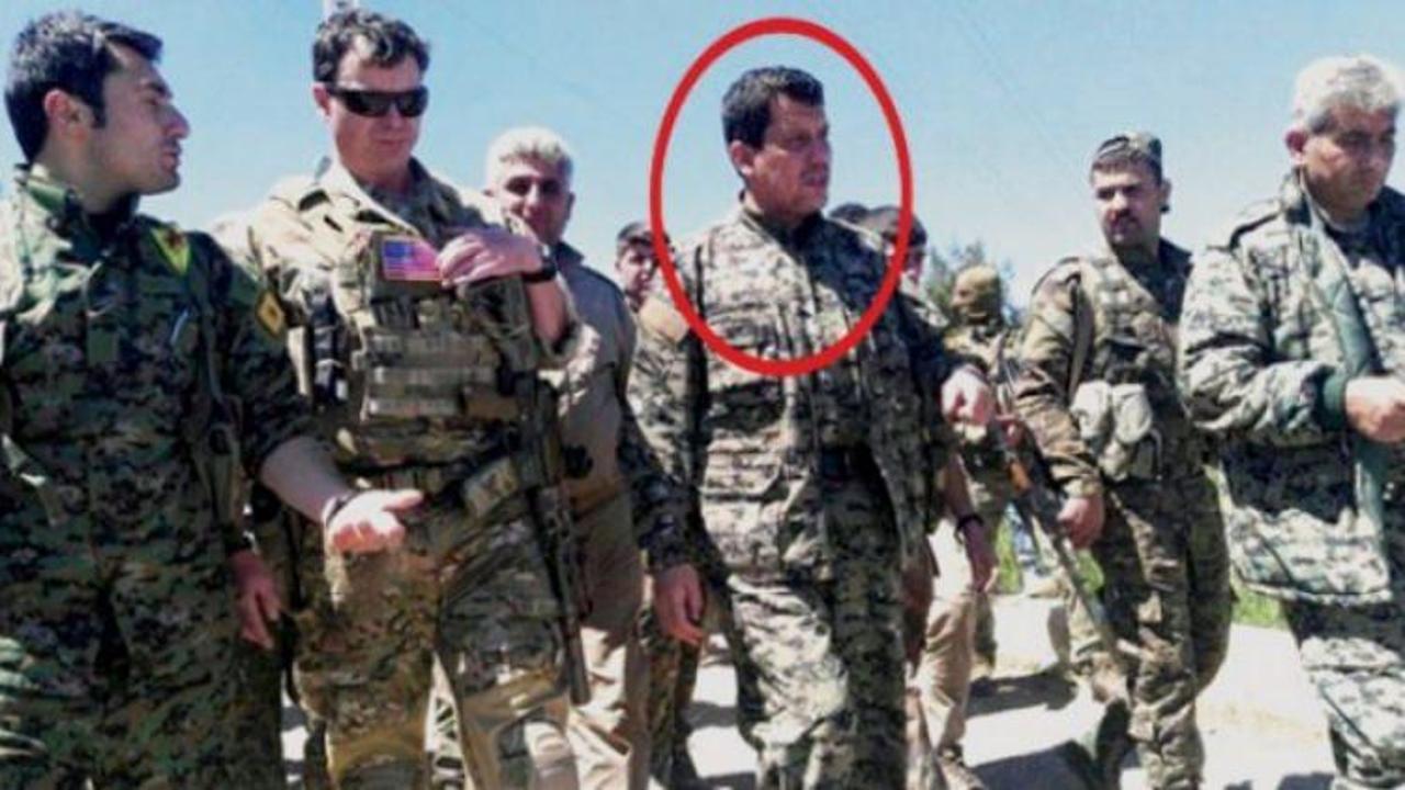 ABD'li komutanla poz veren terörist öldürüldü