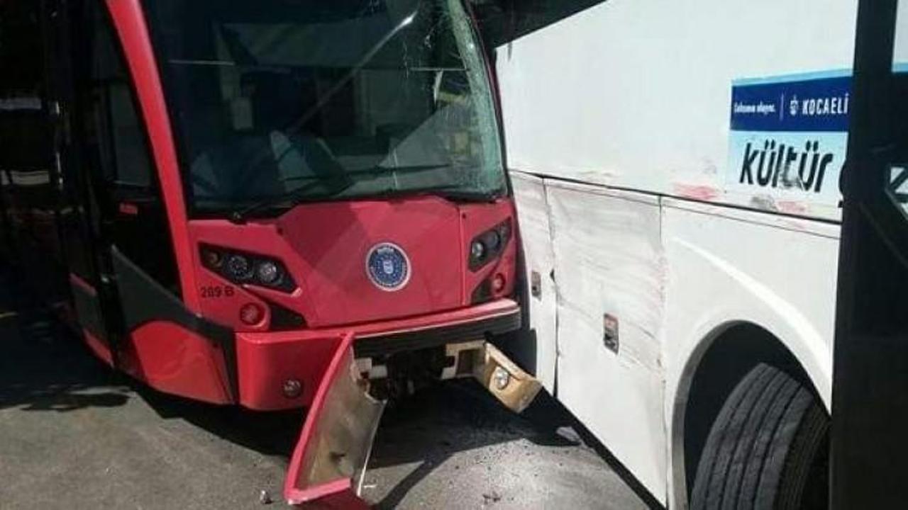 Bursa'da feci kaza! Tramvay otobüsle çarpıştı