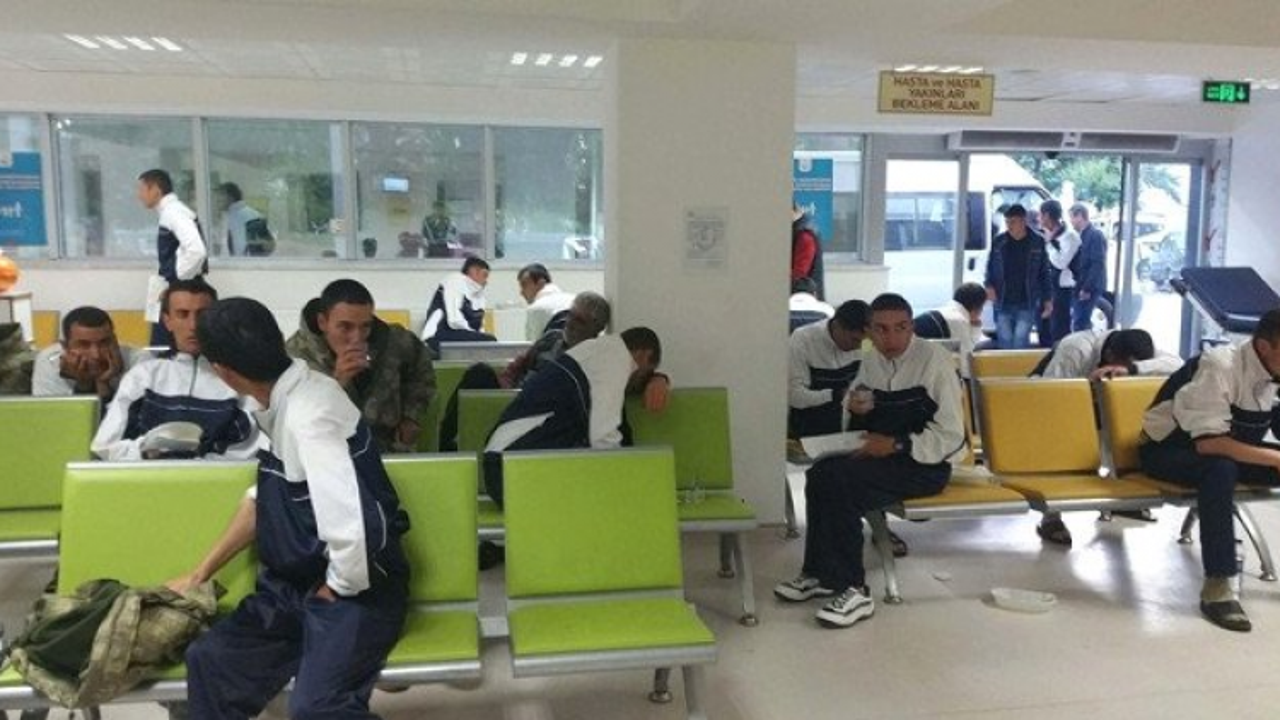 Manisa'da 50 asker hastaneye kaldırıldı