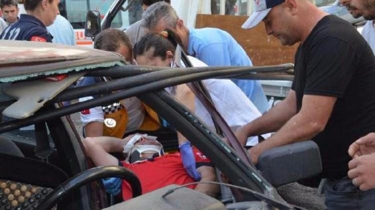 Trafikte dehşet! Camdan demir boru girdi