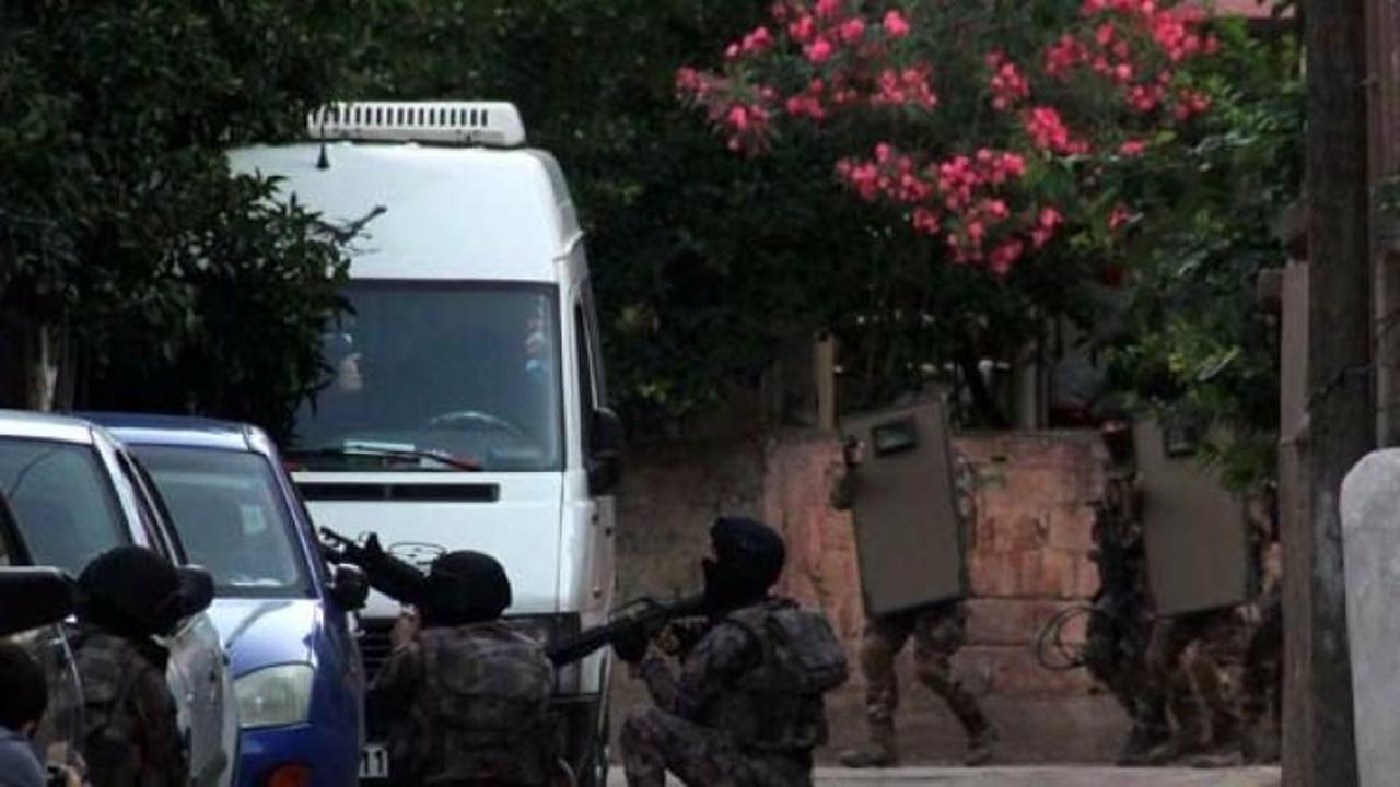 DEAŞ'ın h&uuml;cre evine baskın! Canlı bomba operasyonu