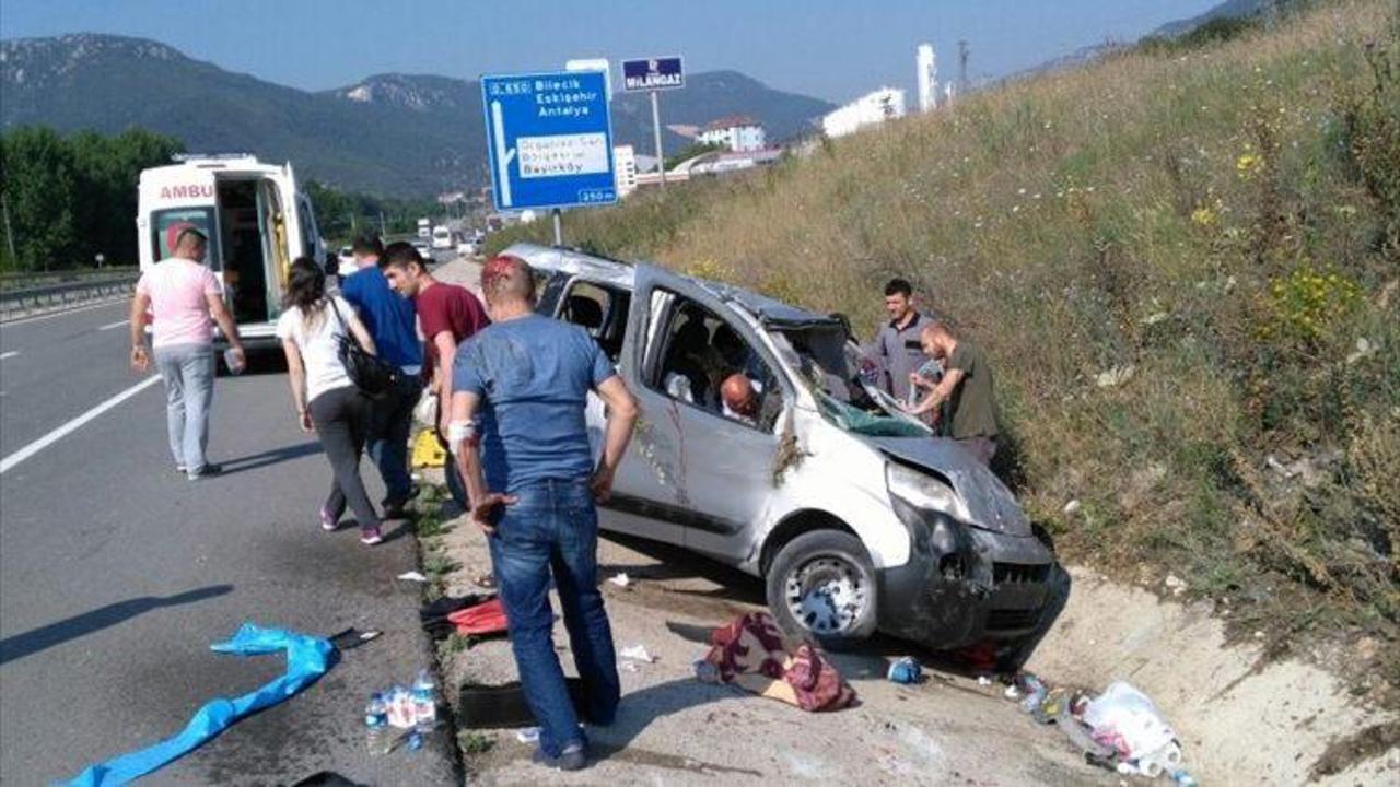 Bilecik'te trafik kazası: 3 yaralı