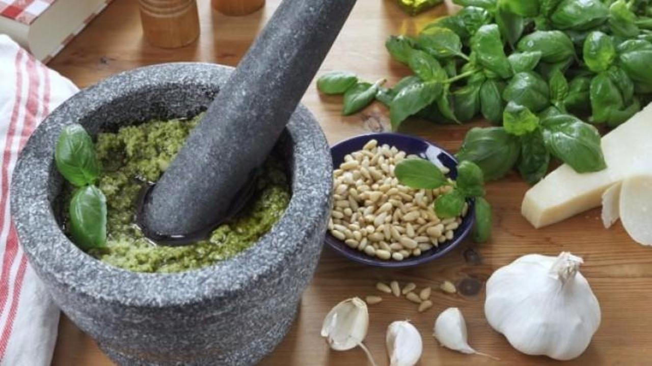 Pesto sosu nasıl yapılır?