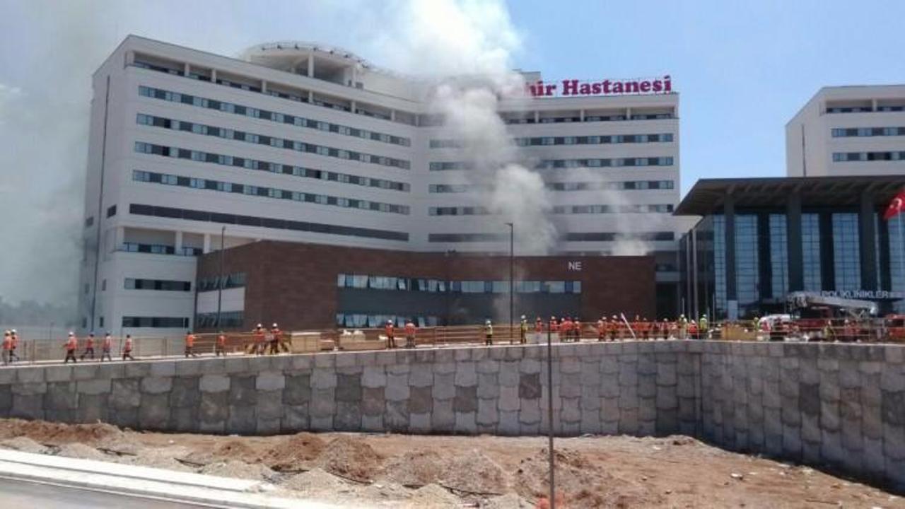 Şehir hastanesinde yangın! Çatıda mahsur kaldılar