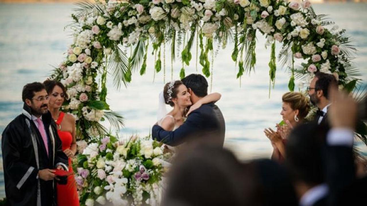 Fahriye-Burak Özçivit çifti dünya evine girdi