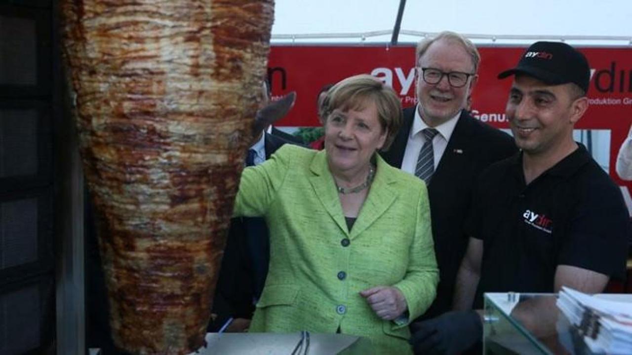 Almanya Başbakanı Merkel döner kesti