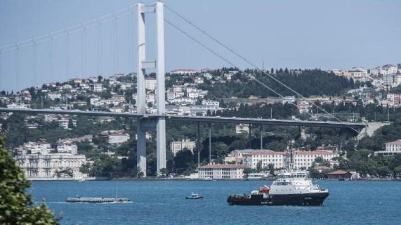 Arama-kurtarma gemisi İstanbul Boğazı'ndan geçti
