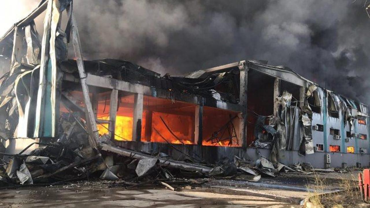 Koca fabrika cayır cayır yandı!