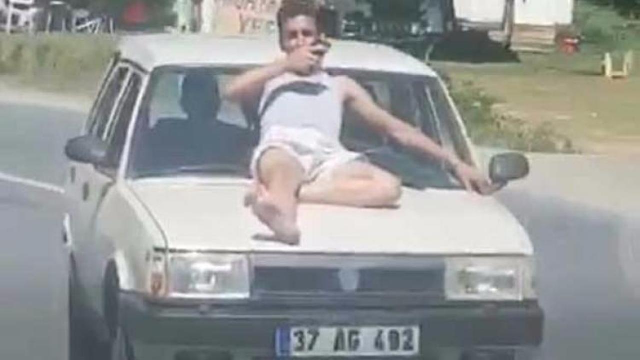 Otomobilin &uuml;zerinde tehlikeli yolculuk