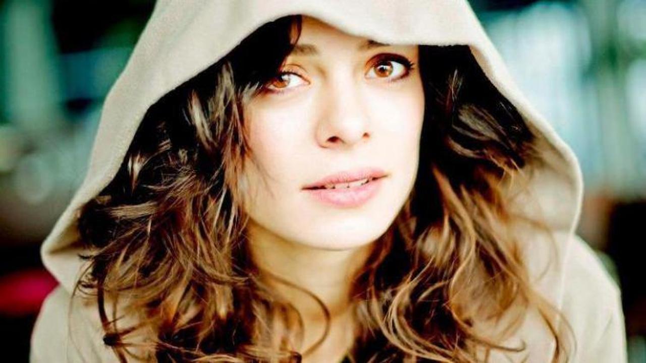 &Ouml;zge &Ouml;zpirin&ccedil;ci'den takip&ccedil;isine sert tepki!