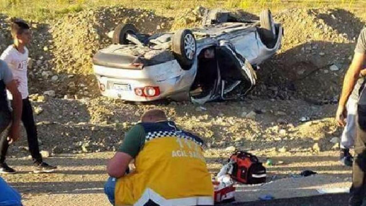 Sivas'ta otomobil takla attı: 2 &ouml;l&uuml;, 4 yaralı