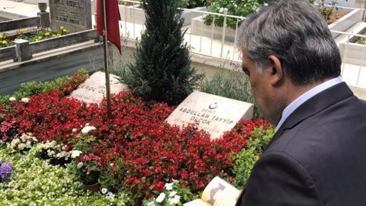 Abdullah Gül şehit Erol Olçok'un kabrinde dua etti
