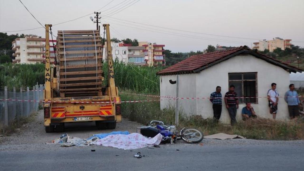 Antalya'da kamyon ile motosiklet çarpıştı: 1 ölü