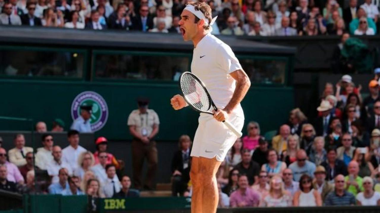 Federer zorlanmadan yarı finale yükseldi