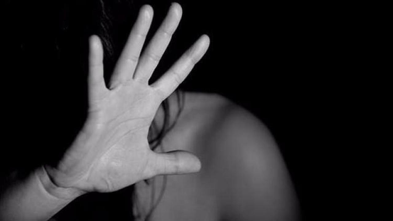 Komşu kadını dilinden bı&ccedil;akladı!