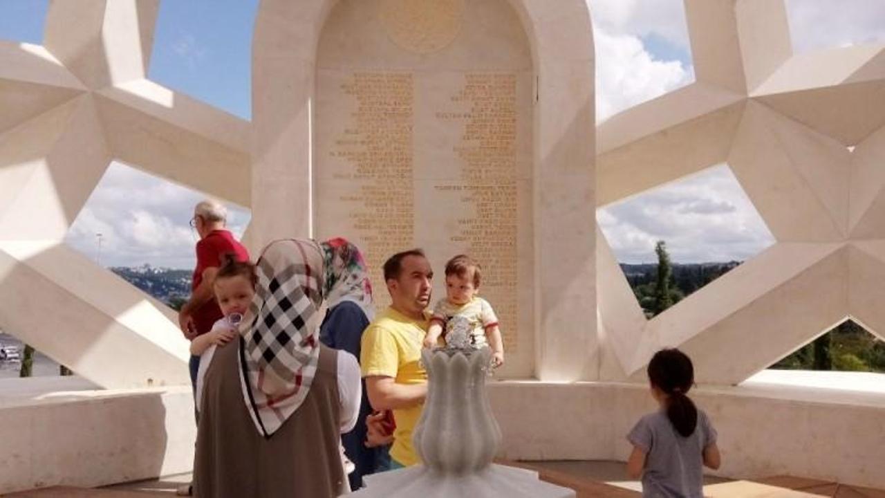 Şehitler Anıtı’na ziyaretçi akını