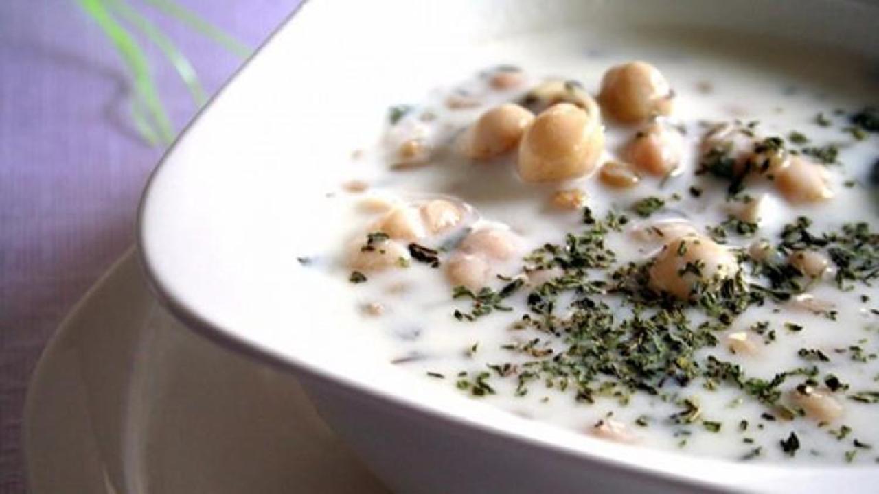 Zayıflatan soğuk ayran &ccedil;orba tarifi
