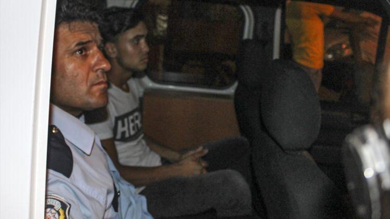 Adana'da "Hero" yazılı tişört giyen kişiye gözaltı