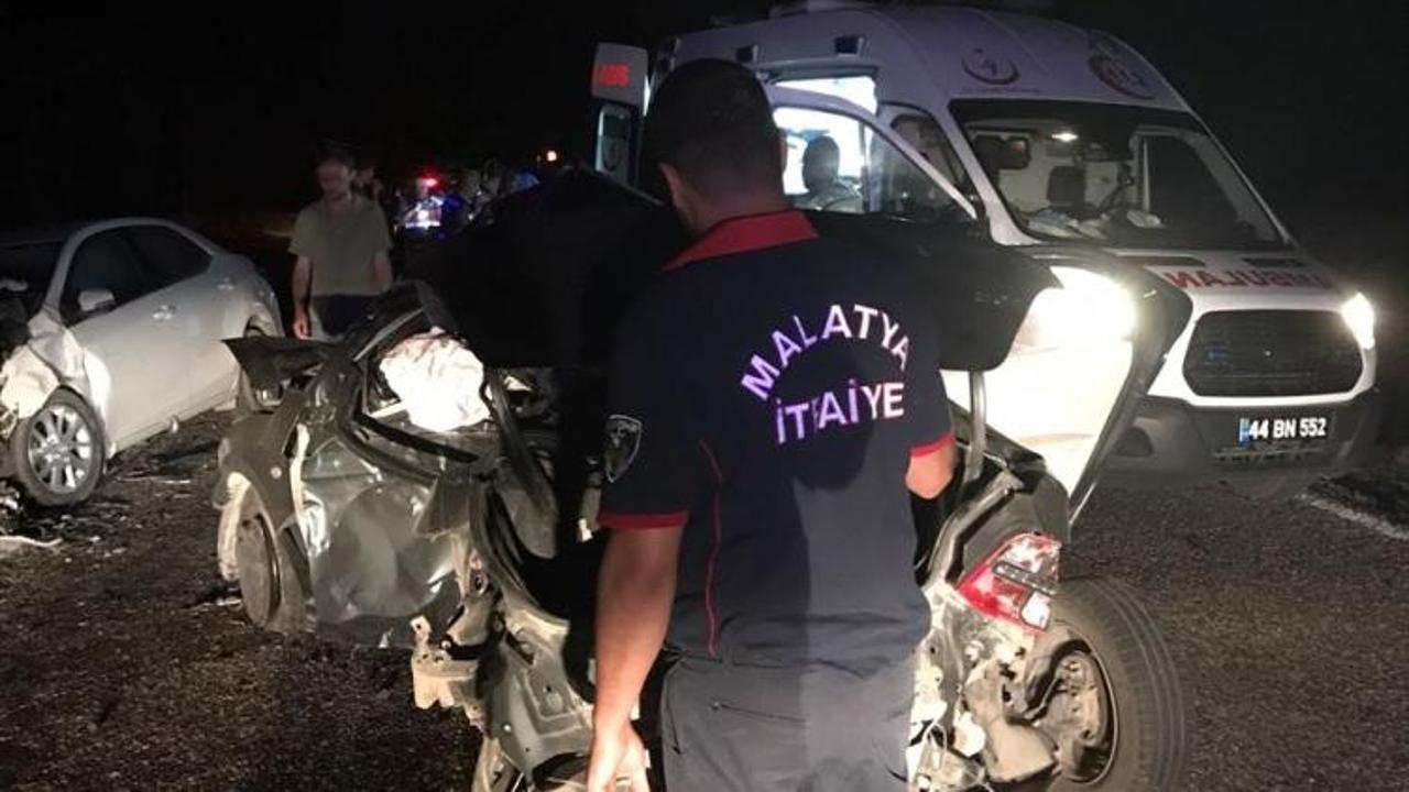 Malatya'da zincirleme trafik kazası: 2 ölü, 4 yaralı