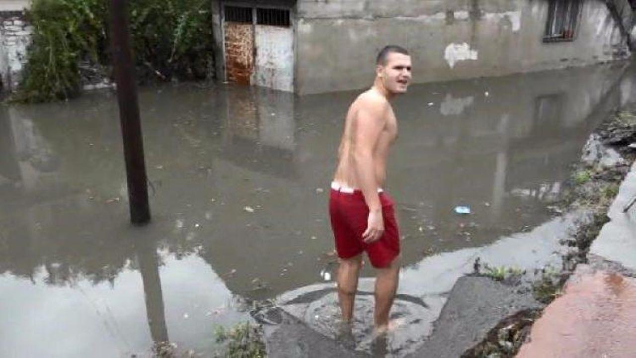 Şişli'de karnı acıkan genç yüzerek poğaça aldı