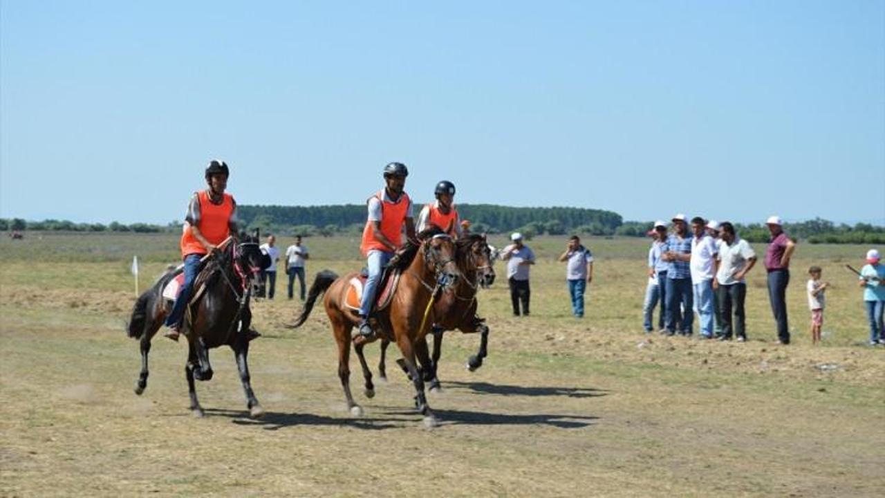 Geleneksel Karapürçek Rahvan At Yarışları yapıldı