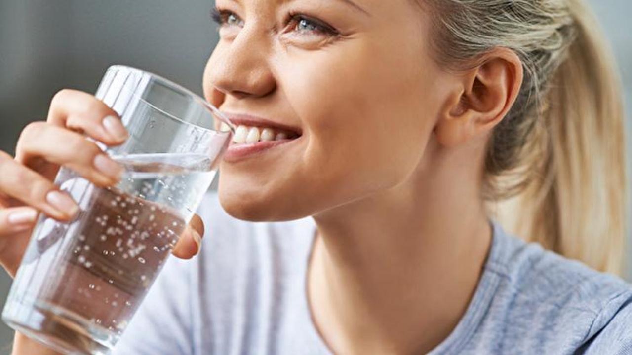  Günde kaç bardak su içmek gerekir? Yaz aylarında sıvı kaybı nelere yol açar?