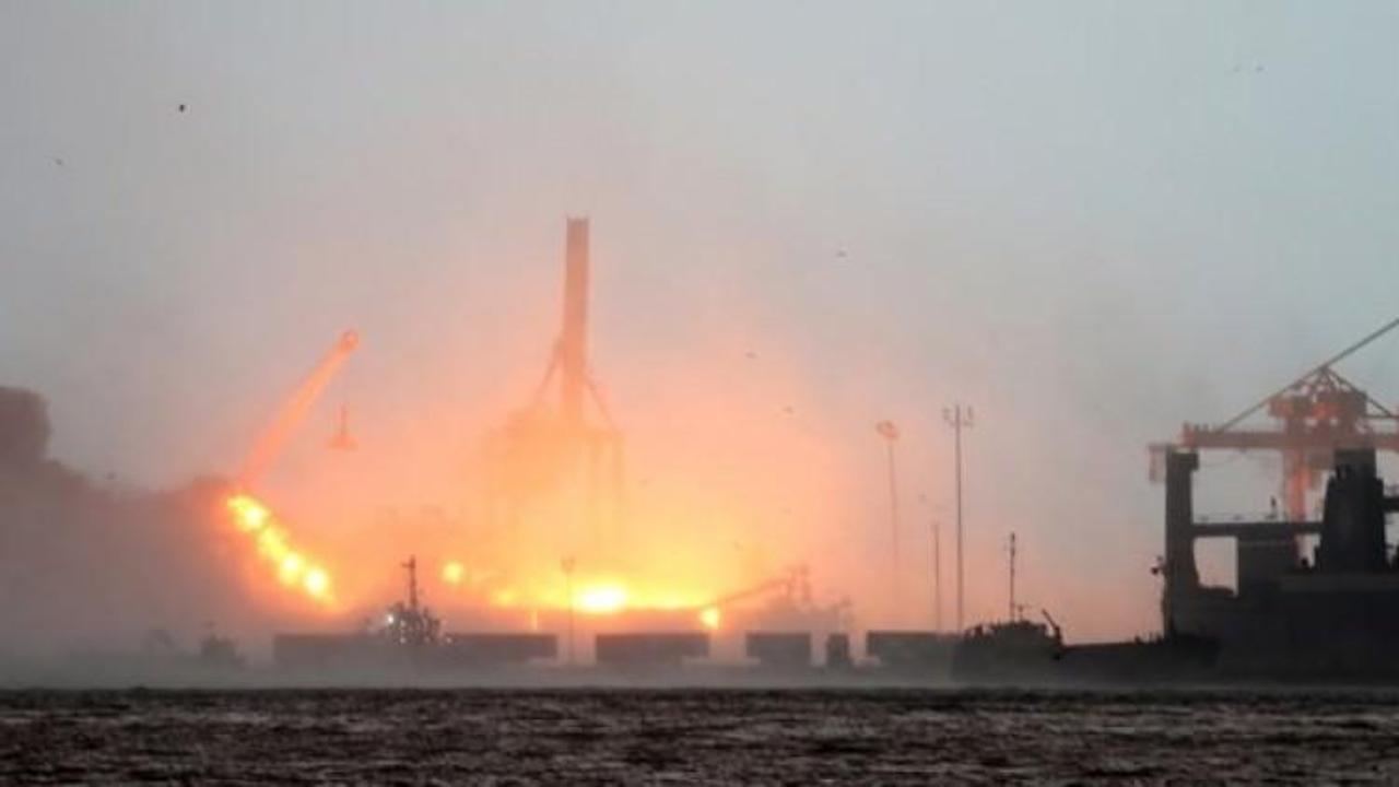 İstanbul'da vin&ccedil; devrildi yangın &ccedil;ıktı