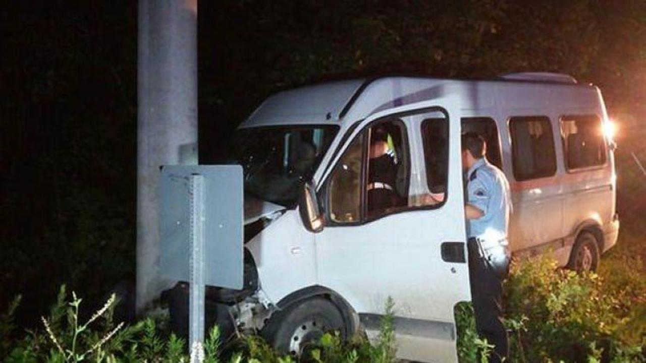 Kur'an talebelerini taşıyan minib&uuml;s kaza yaptı