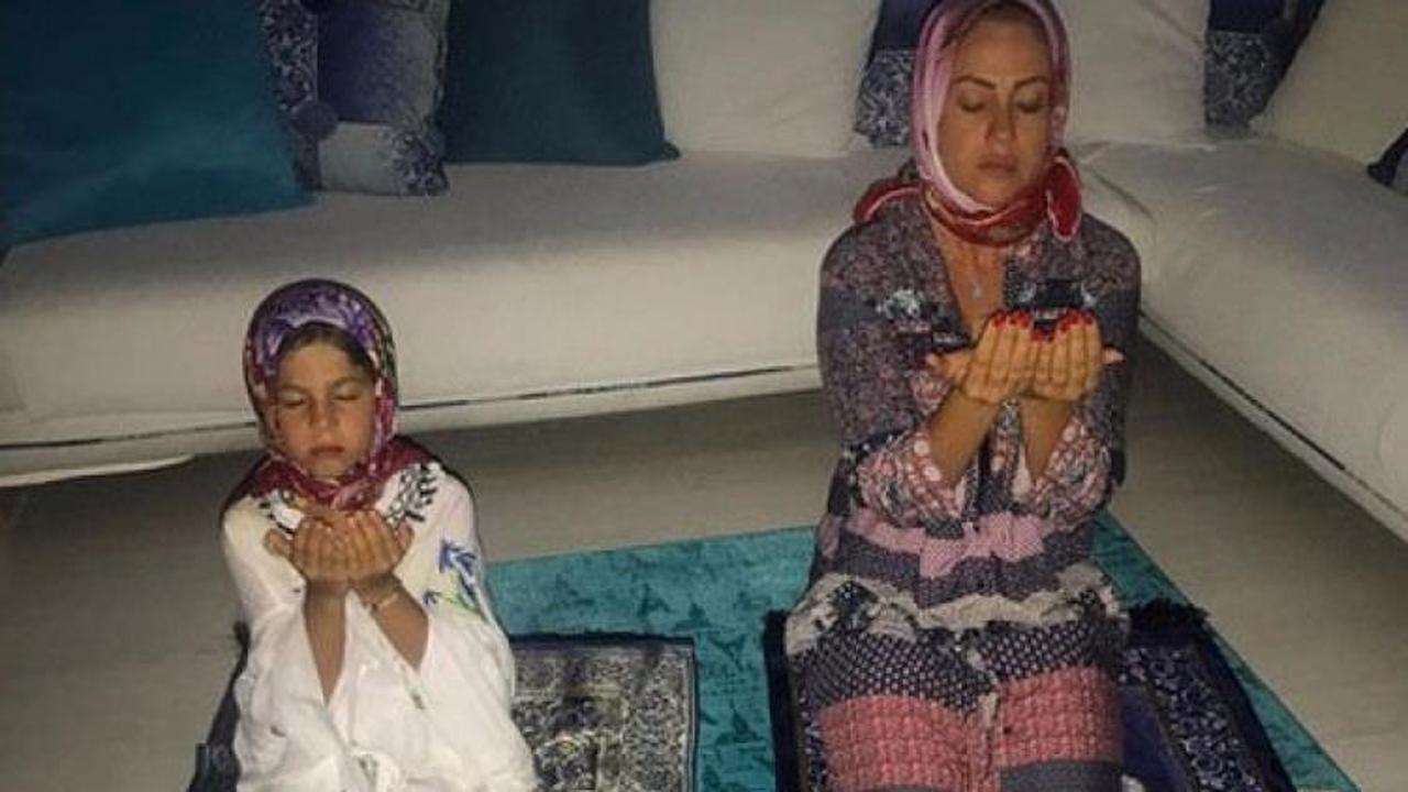 Yeliz Yeşilmen'in elleri ojeli namaz g&ouml;r&uuml;nt&uuml;s&uuml; ortalığı karıştırdı