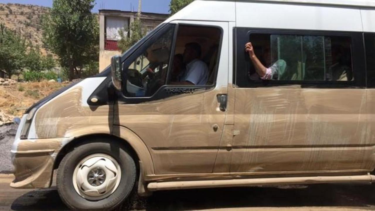 Asfalt eriten sıcağa &ccedil;&ouml;z&uuml;m&uuml; b&ouml;yle buldular!