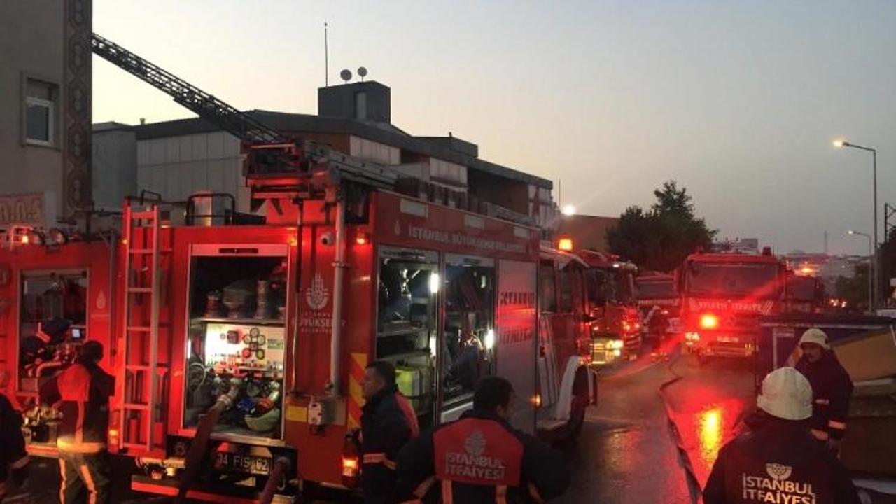 Esenyurt'ta fabrikada yangın &ccedil;ıktı