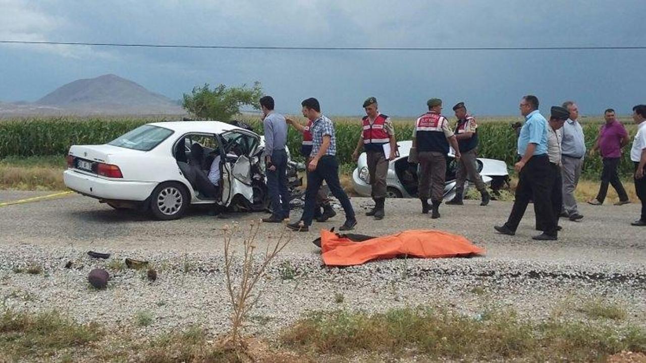 Karaman'da facia! 6 &ouml;l&uuml;, 3 yaralı