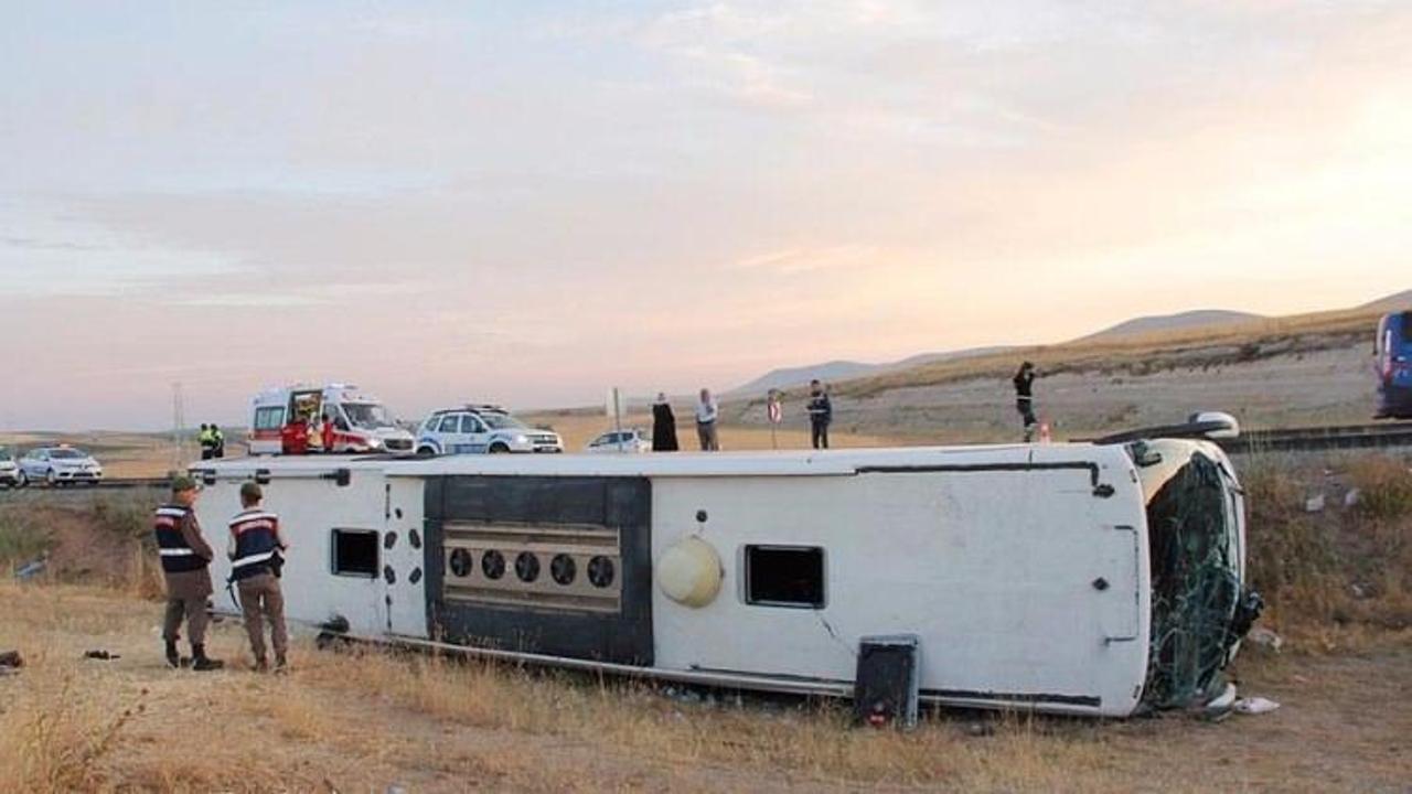 Kayseri'de otob&uuml;s devrildi! &Ccedil;ok sayıda yaralı var