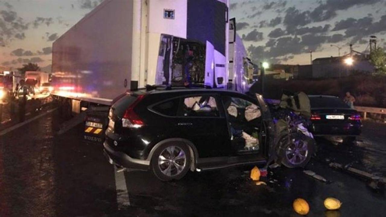 Kocaeli'de feci kaza: &Ccedil;ok sayıda &ouml;l&uuml; var!