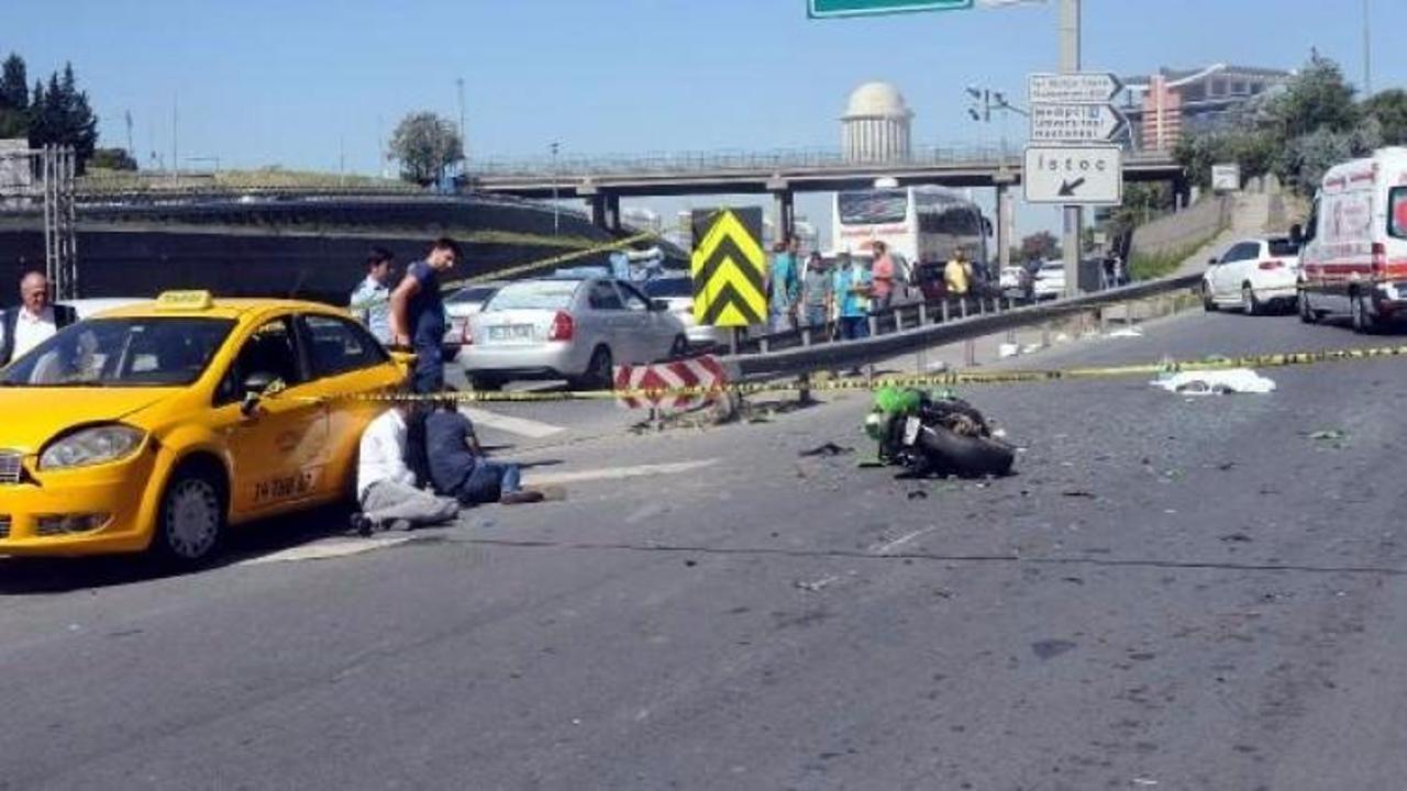 Taksi şoförü motosikletliyi canından etti