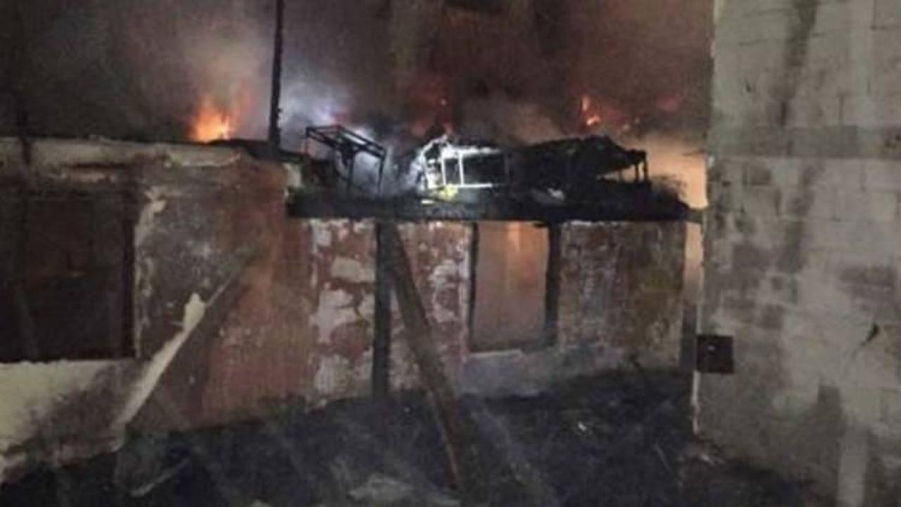 T&uuml;p patladı, 2 katlı ev yandı